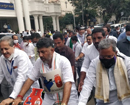 K’taka Cong leaders ride bicycles to Assembly to protest price rise